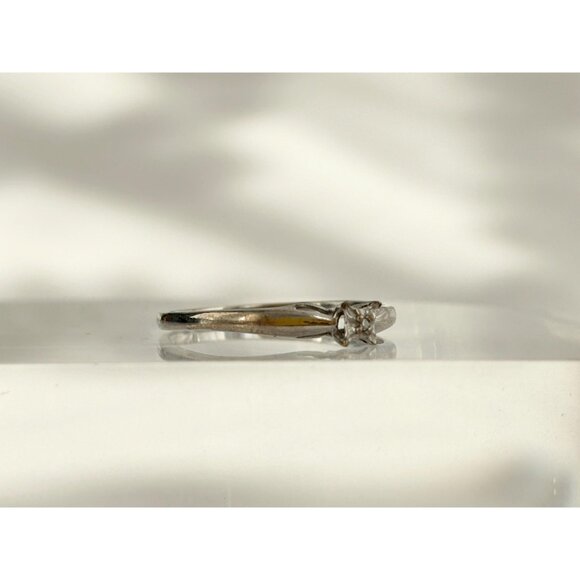 Dainty Minimalist Solitaire 925 Sterling Silver Vintage Ring - sz 9 - Picture 2 of 14